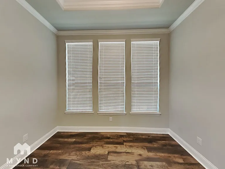 523 Pineview Dr — Photo 6