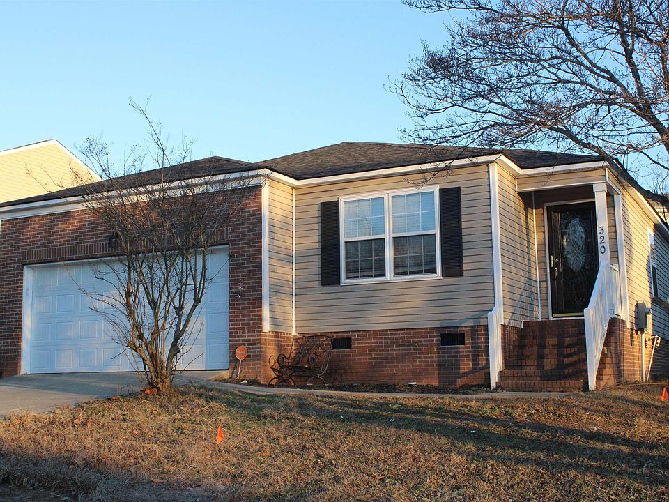 1st image of 320 Carriage Oaks Dr