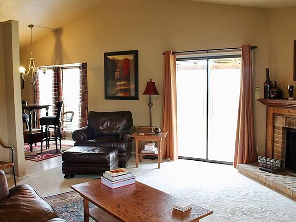 3rd image of 4117 Periwinkle Dr