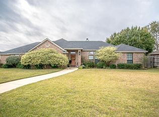 1103 W Hawk Dr, Decatur, TX 76234