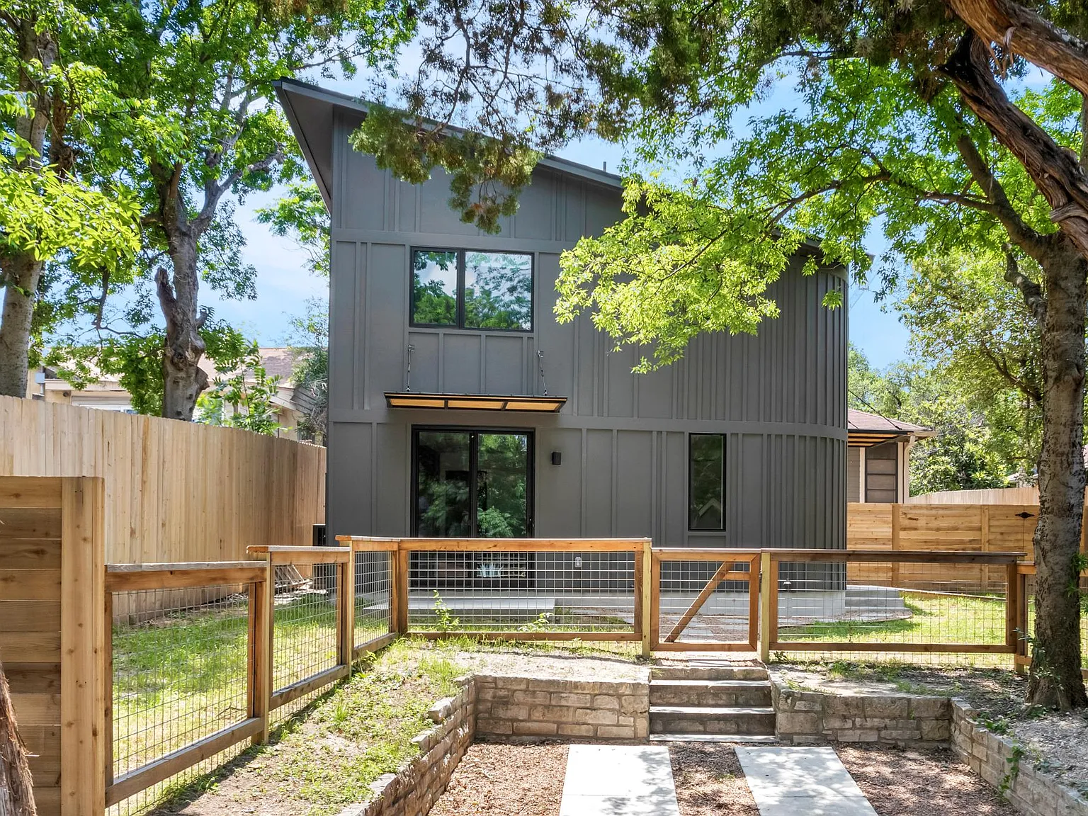 2403 Wilson St — Photo 1