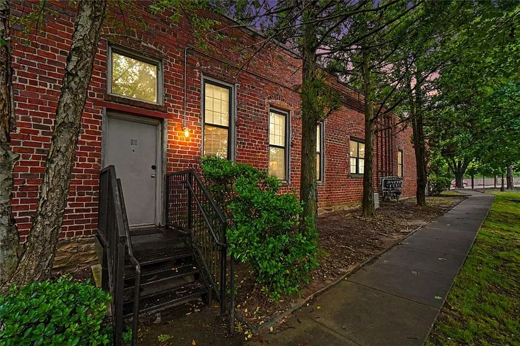 2 bed, 2.0 bath, 1481 sqft, $2,300 — Photo 2