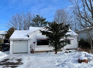 330 John St S, Gravenhurst, ON P1P 1J1