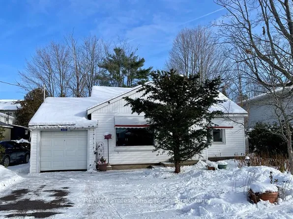 330 John St S, Gravenhurst, ON P1P 1J1