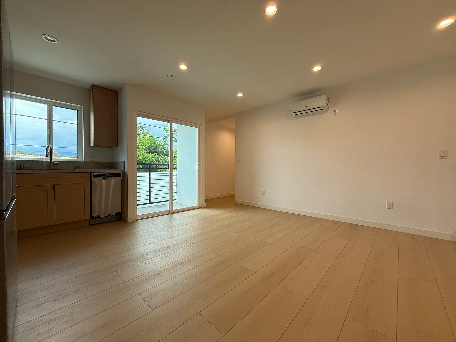 1 bed, 500 sqft, $2,649 — Photo 3