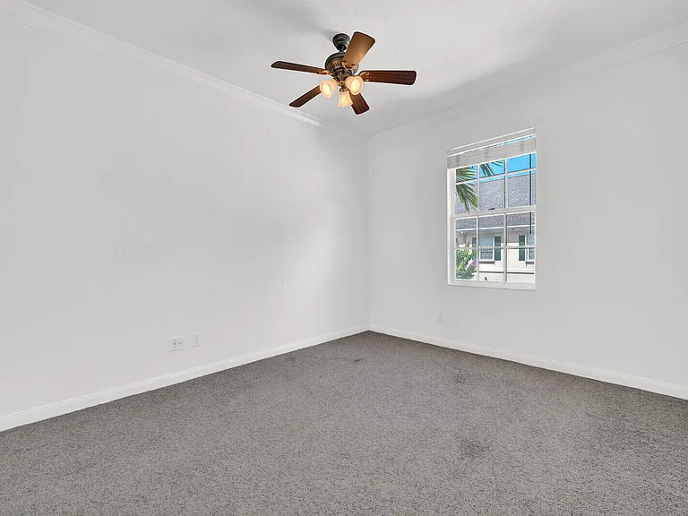 133 Wentworth Ct — Photo 34