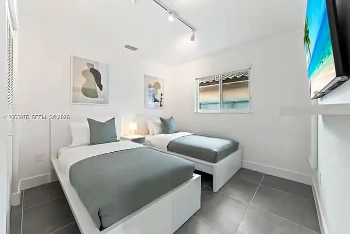 2776 W 71st Pl — Photo 22