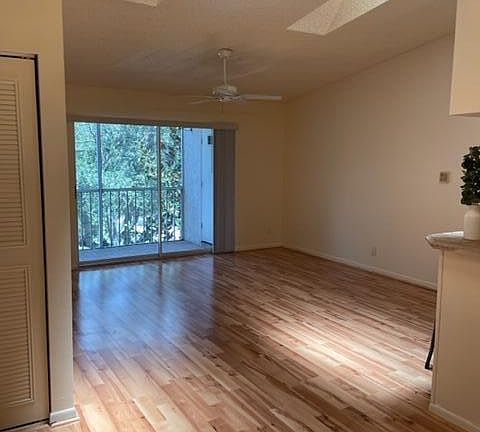 4th image of 2500 SE Anchorage Cv APT D-3
