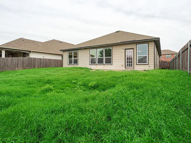 12401 Franklin D Roosevelt St — Photo 32