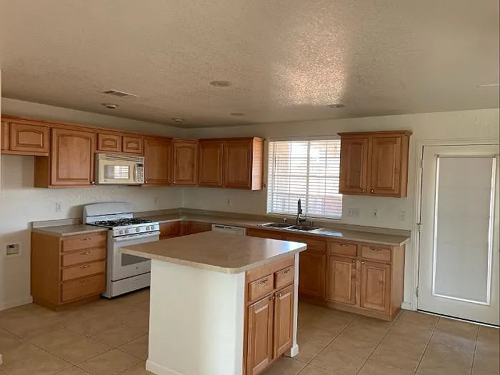 10151 Rea Ave — Photo 3