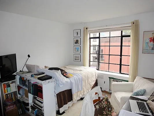 Rented by Anchor Associates | media 17