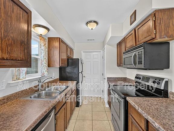 5th image of 431 Malden Dr