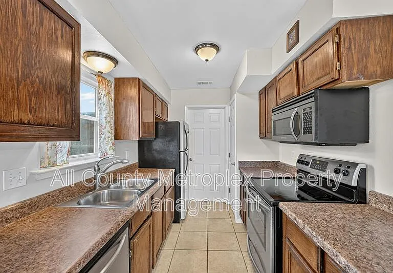 431 Malden Dr — Photo 5