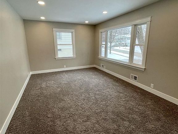 5th image of 9911 Nina St