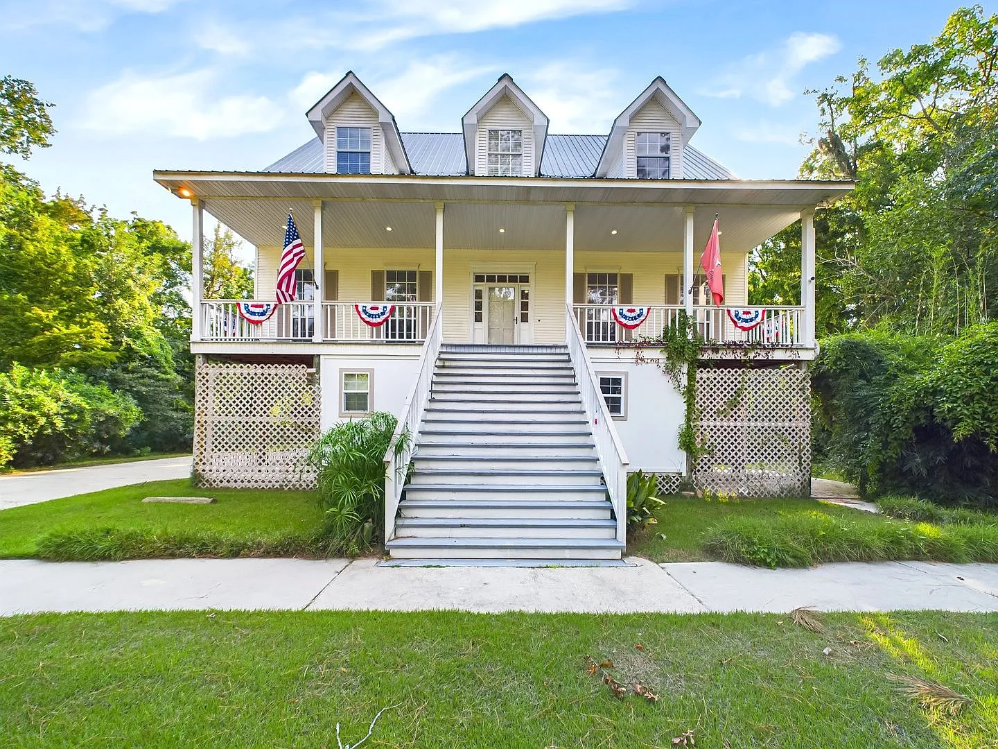 Private Furnished Riverfront Estate with Dock & Guest Apartment — Photo 2