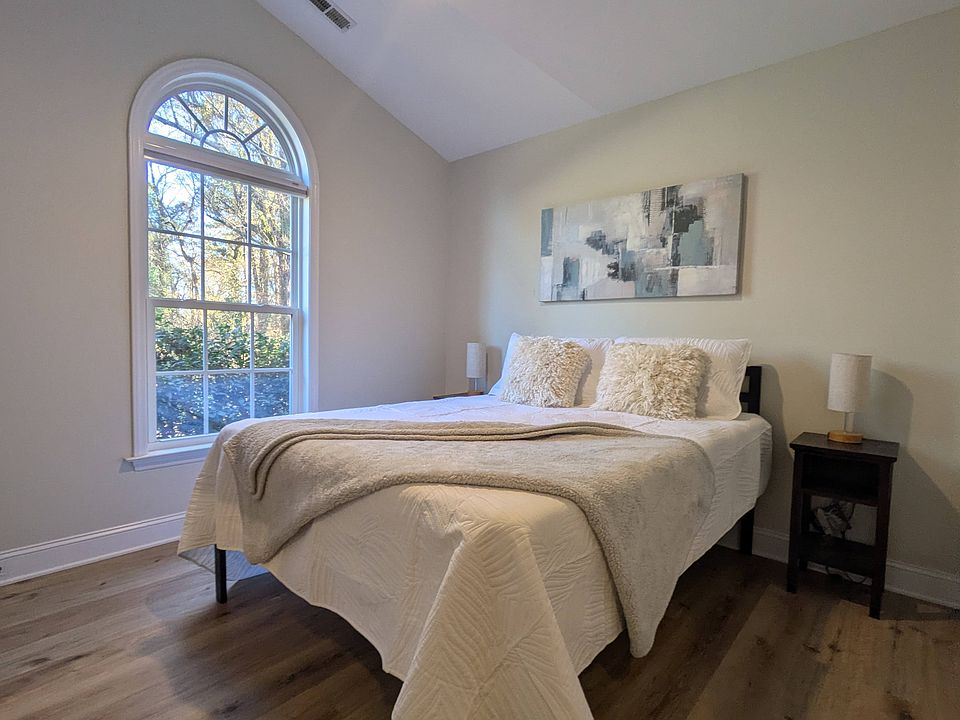 Bedroom #2 with queen bed