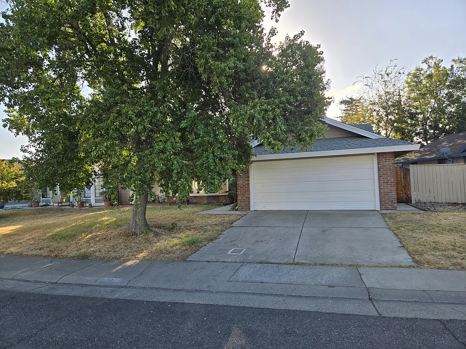 8030 Fairlands Way