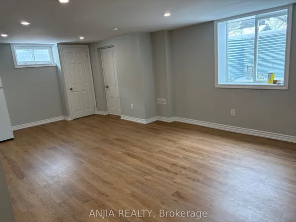 473 Gibbons St, Oshawa, ON L1J 4Z3