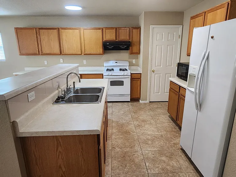 1058 W Sea Star Dr — Photo 2