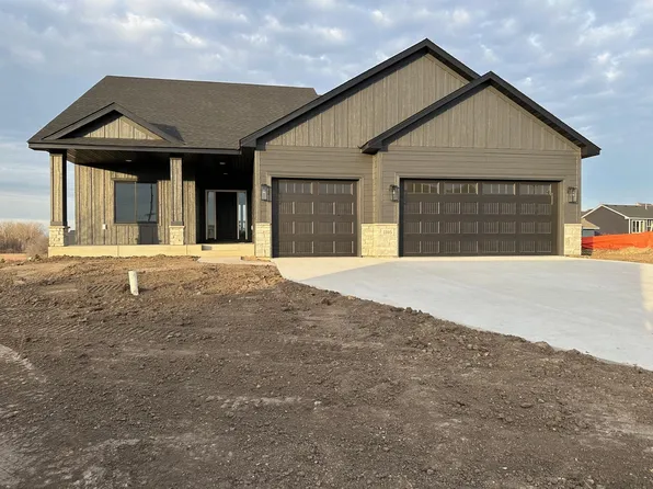 1105 Olivia St SE, New Prague, MN 56071