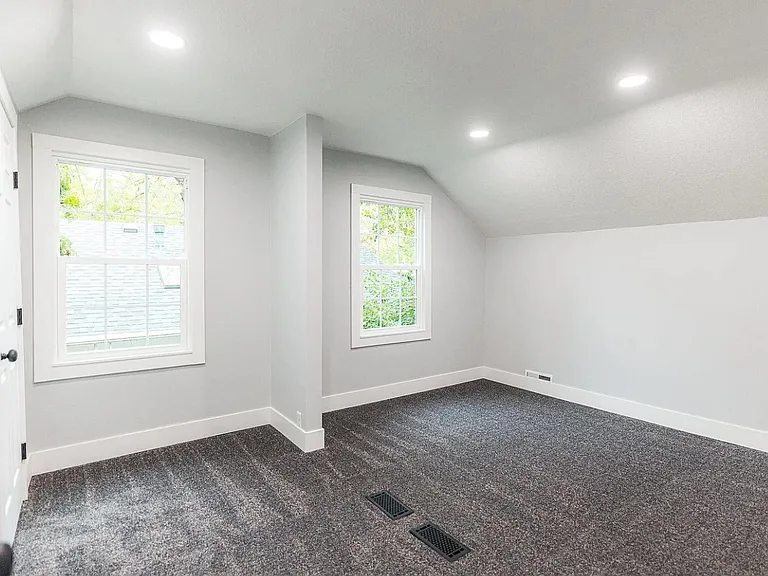 1604 Pierre St — Photo 8