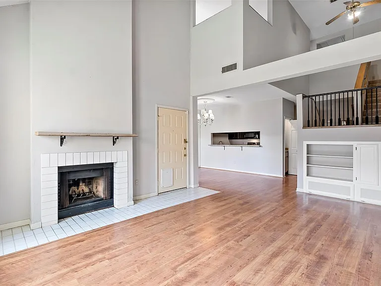 3122 Camelot Dr #33 — Photo 5