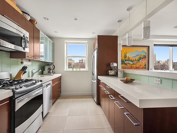4th image of 301 W 115th St #Ph2b