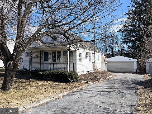 2nd image of 613 Albert St