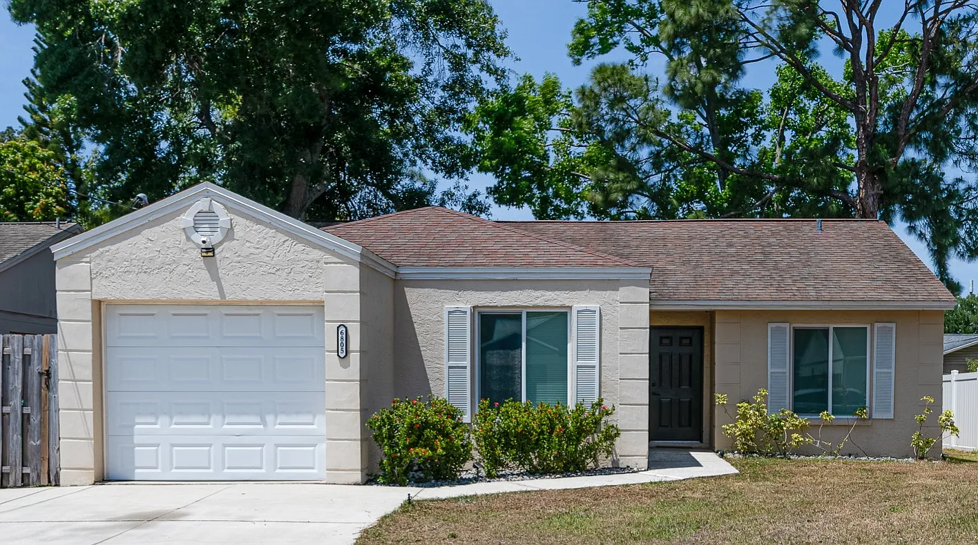 3 bed, 1215 sqft, $2,595 — Photo 1