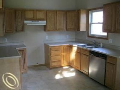 3rd image of 3325 Oakwood St