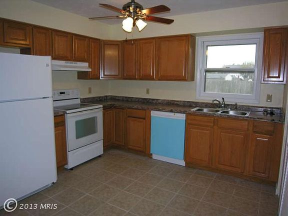 4th image of 209 Essex Cir