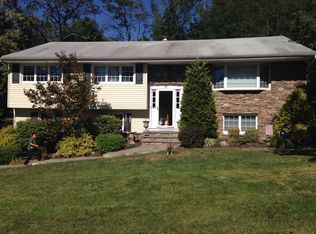 8 Gressinger Rd, Wayne, NJ 07470