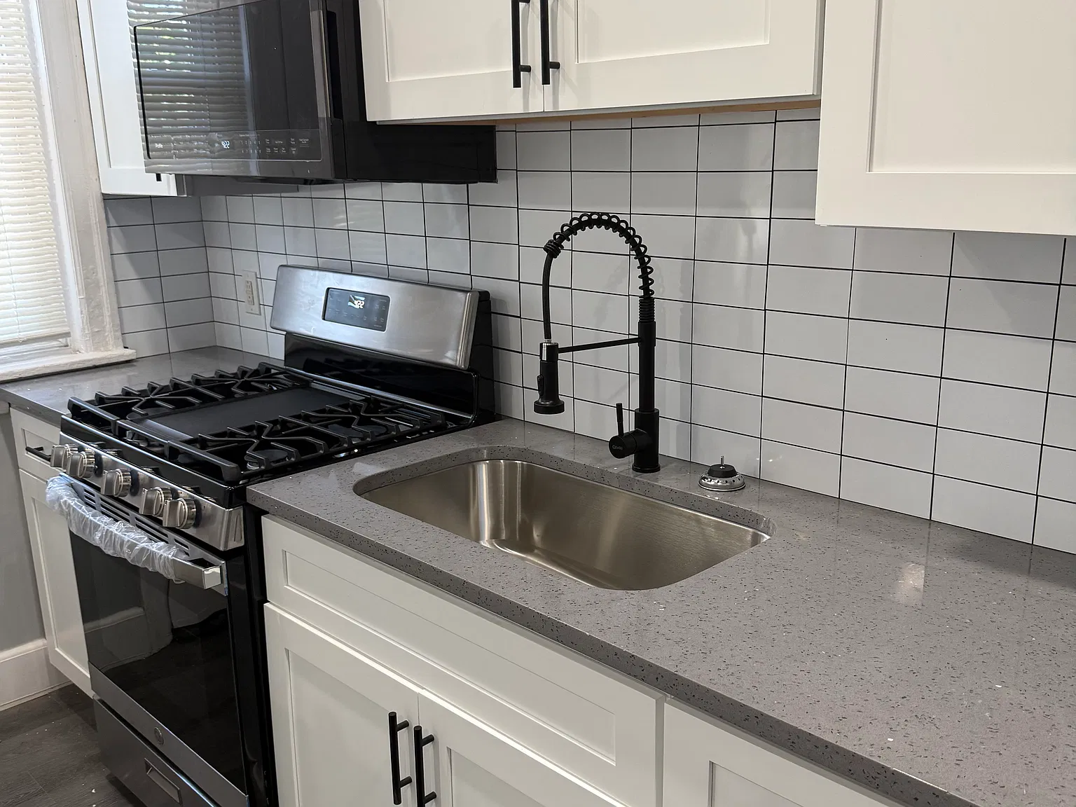3 bed, 992 sqft, $1,800 — Photo 3