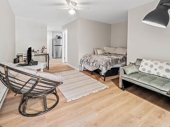 3rd image of 484 Inglewood Blvd