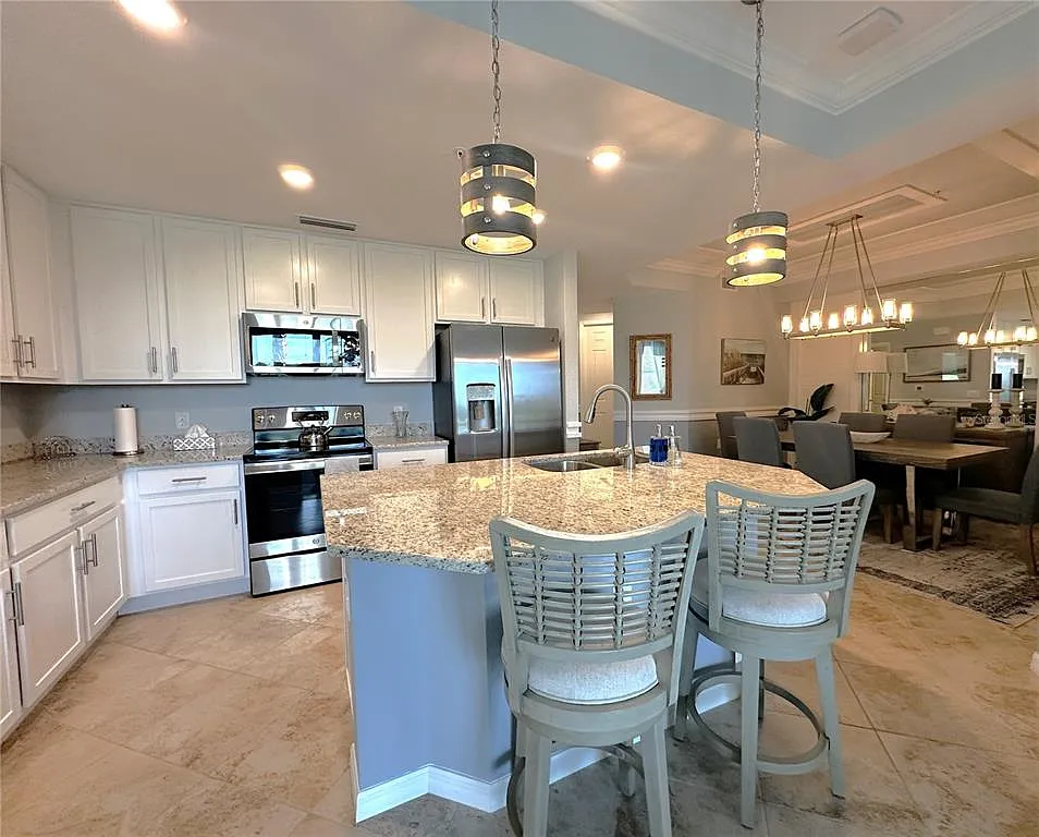 3 bed, 2.0 bath, 1301 sqft, $6,500 — Photo 3