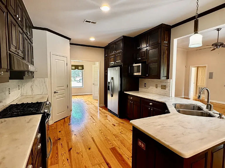 723 Lakeview Dr — Photo 8