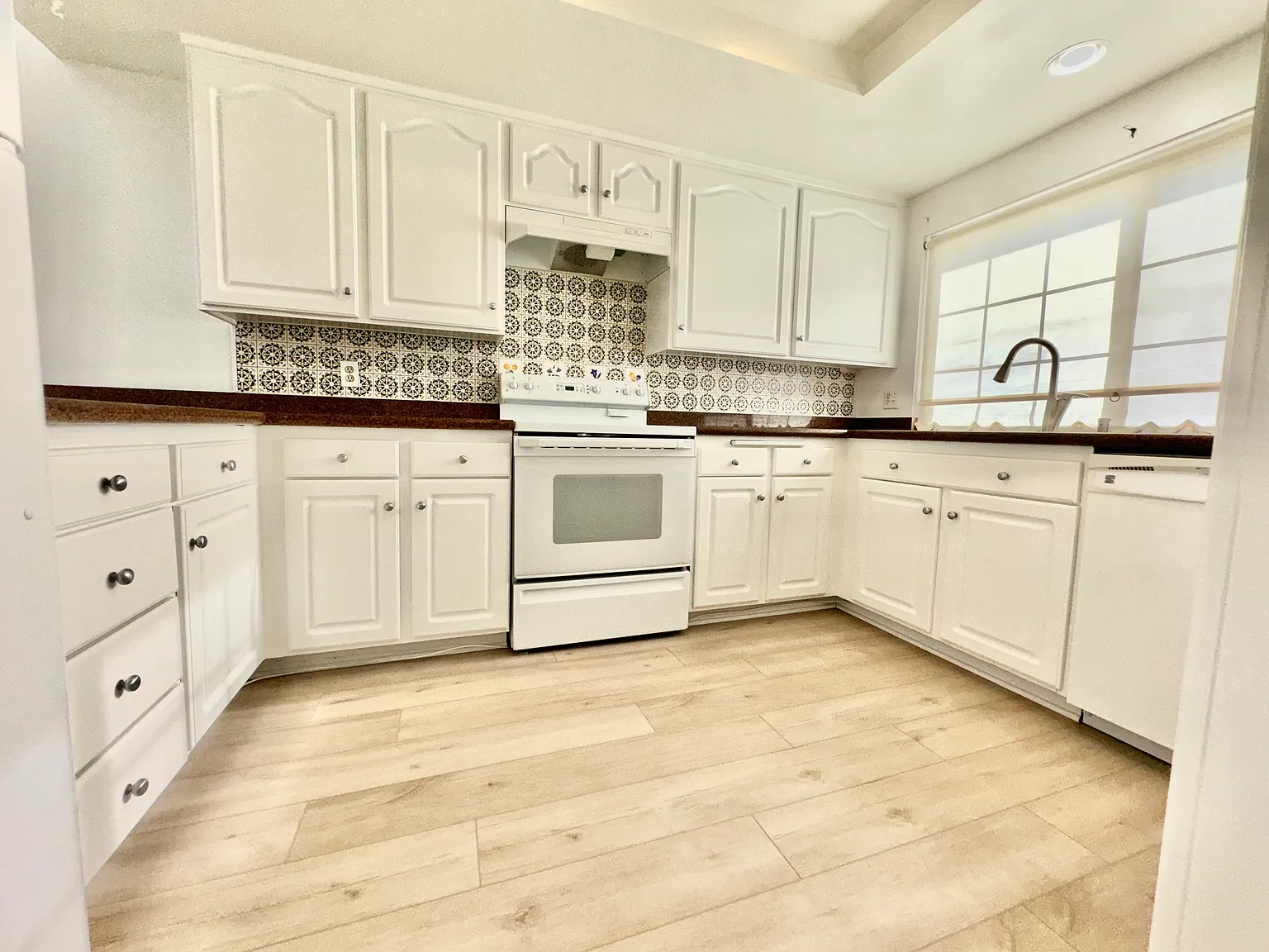 2 bed, 1224 sqft, $4,200 — Photo 3