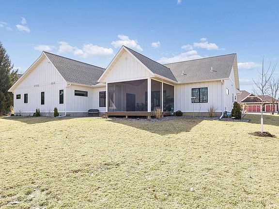 3rd image of 918 Hidden Meadow Ln