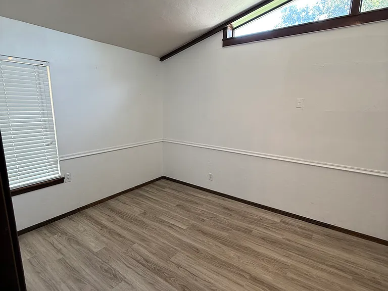 2517 Larkspur Ln — Photo 12