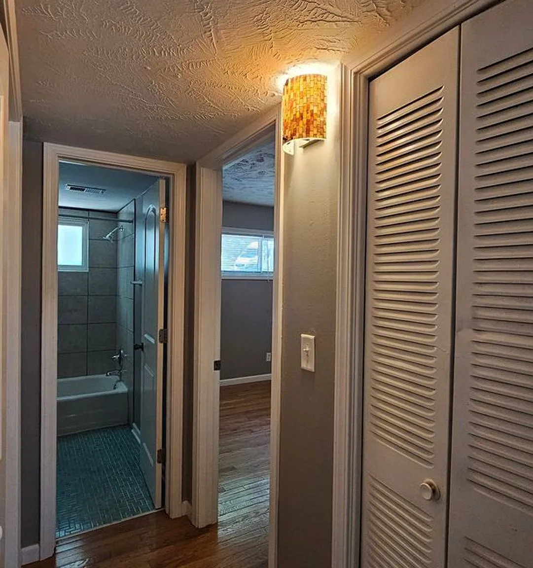 University Row Apartments — Photo 1