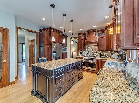 5th image of 2715 Kendridge Ln