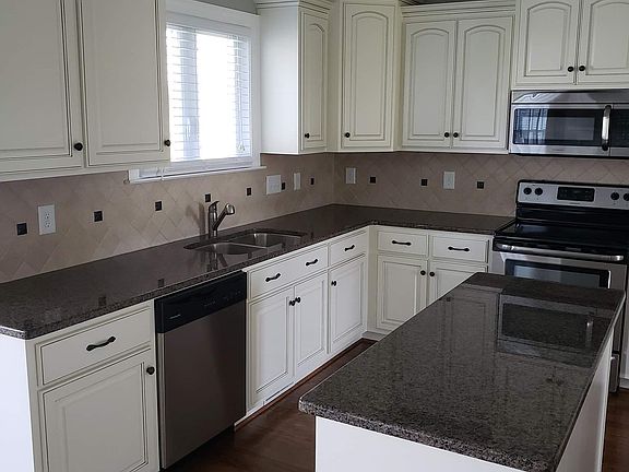 5th image of 315 Gilman Ct