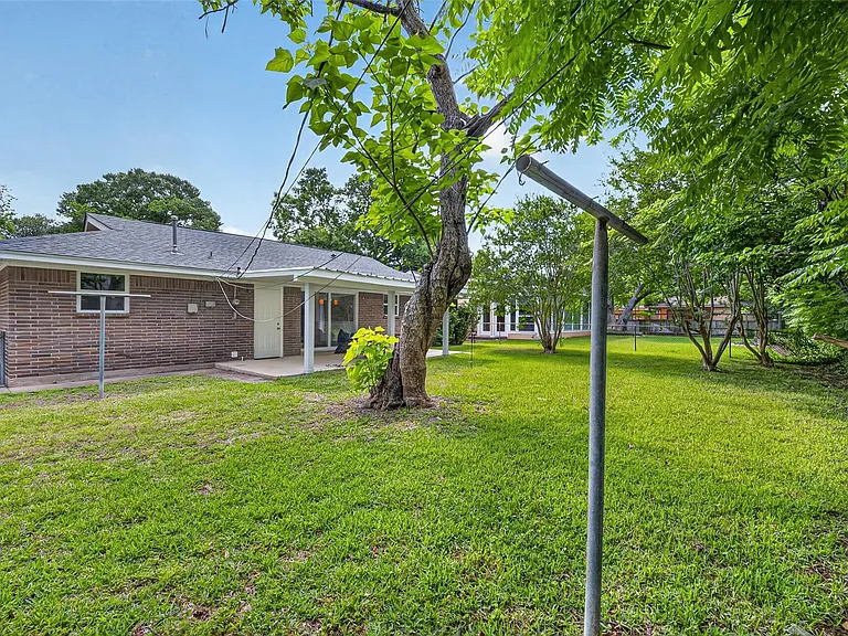 11226 Huggins Dr — Photo 36