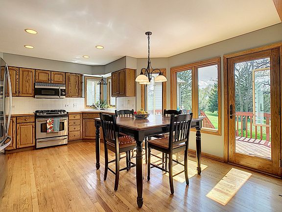 4th image of 618 Edelweiss Dr