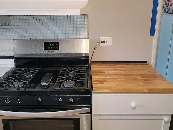 3rd image of 8700 S Paxton Ave #C3