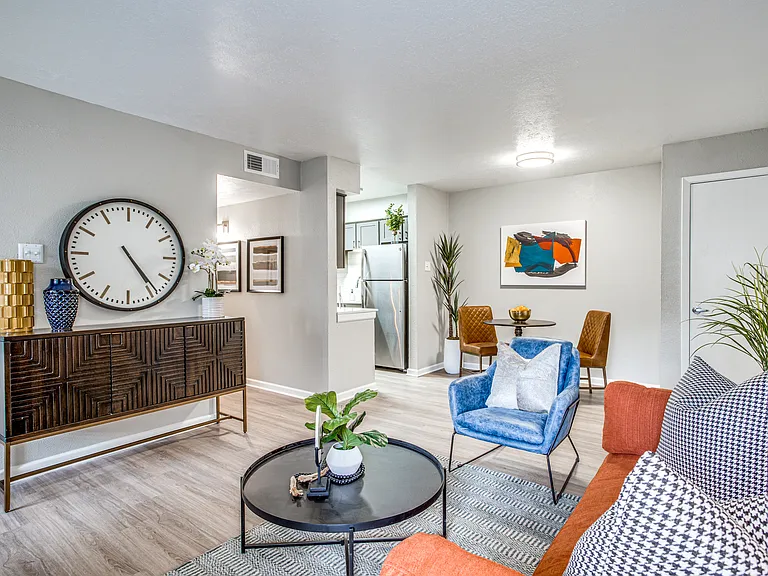 Richmond Apartments — Photo 6