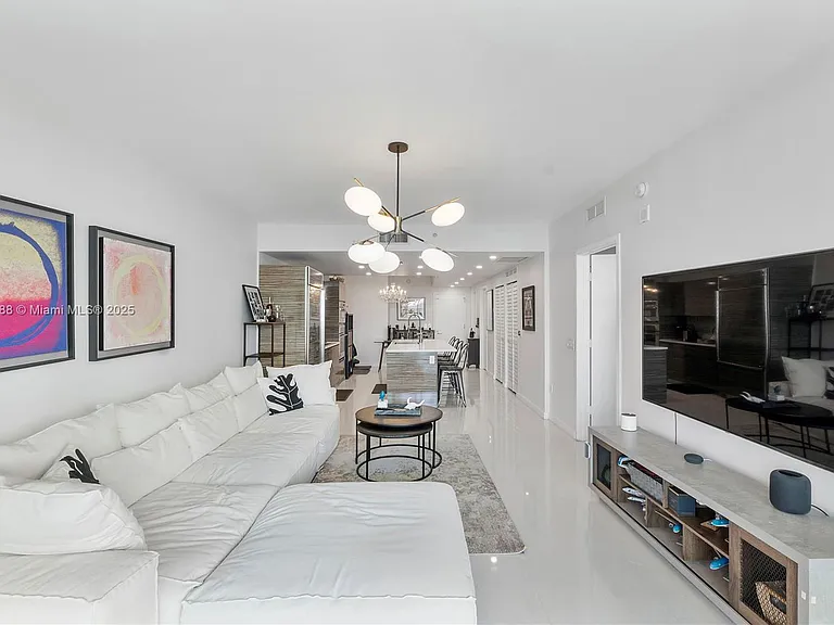 460 NE 28th St #2103 — Photo 8