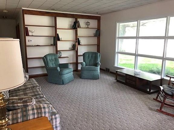 4th image of 301 Waterford St