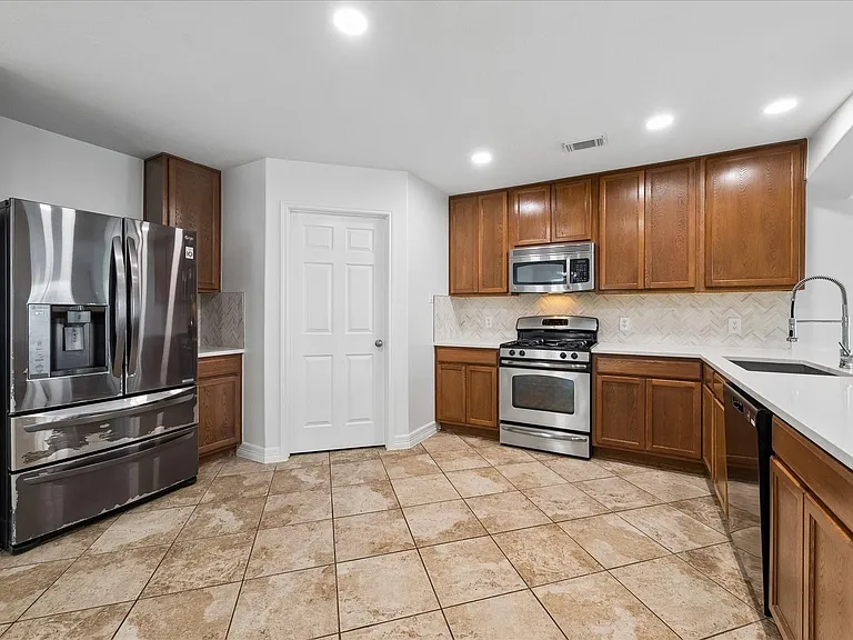 8310 Hardy Elm St — Photo 15