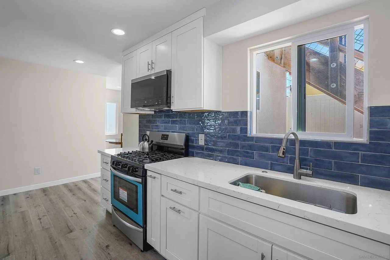 3 bed, 1125 sqft, $3,795 — Photo 1